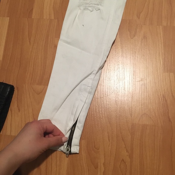 Rag & Bone white distressed zipper capri jeans - Picture 4 of 10